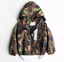 Load image into Gallery viewer, Gorilla Windbreaker Zip-up Camo Jacket
